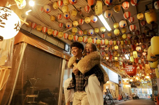 思い出の地で 笑顔の乾杯